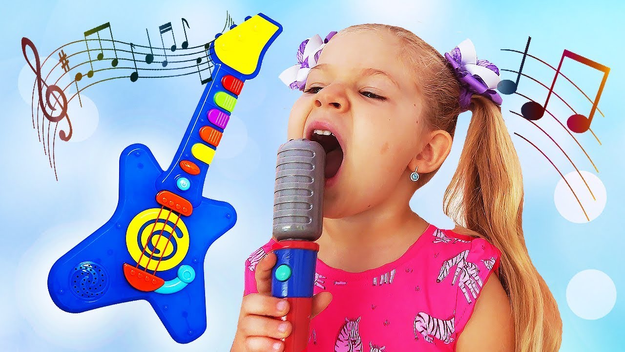 Diana and Papa Pretend Play with toy Musical Instruments img